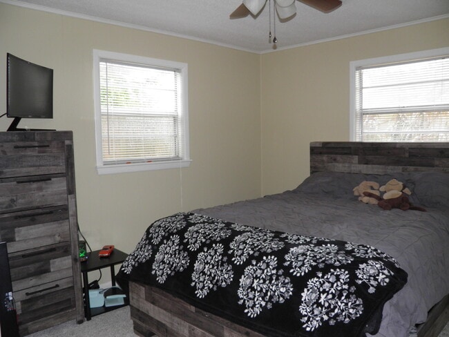 Building Photo - 402 Marlowe Dr