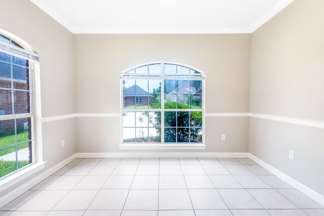 Building Photo - 5931 Hermitage Dr