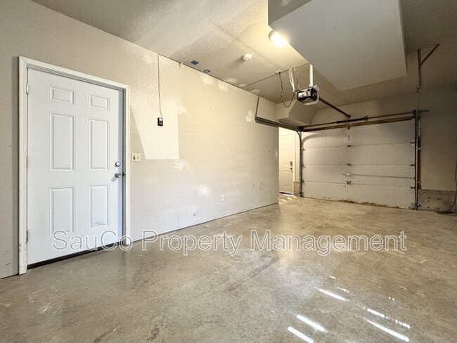 Building Photo - 6423 SW Raab Rd