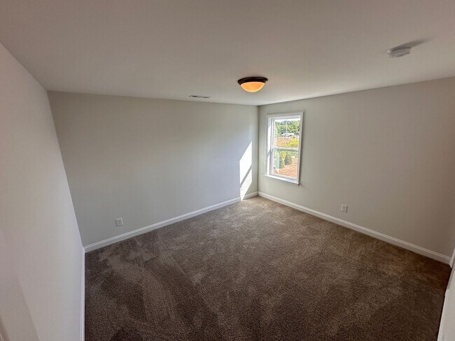 Building Photo - 2024-Built Beautiful 4-Bedroom and 3.5 Bat...