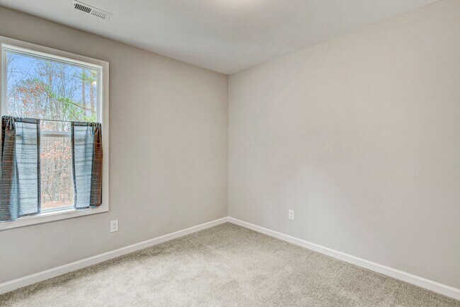 Building Photo - AVAILABLE NOW!  $500 OFF FIRST MONTH'S RENT - Wooded View! |