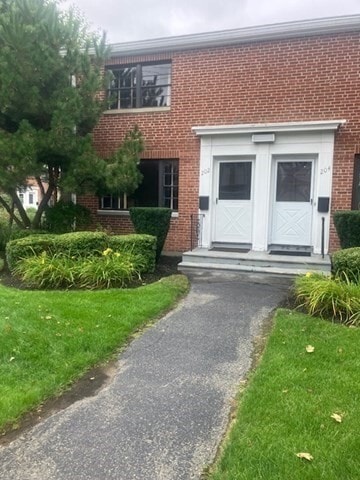 Primary Photo - 202 Church St