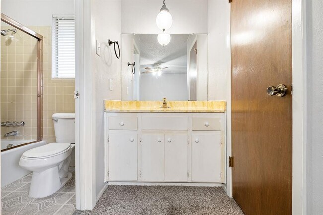 Building Photo - 5404 Salem Hill Dr