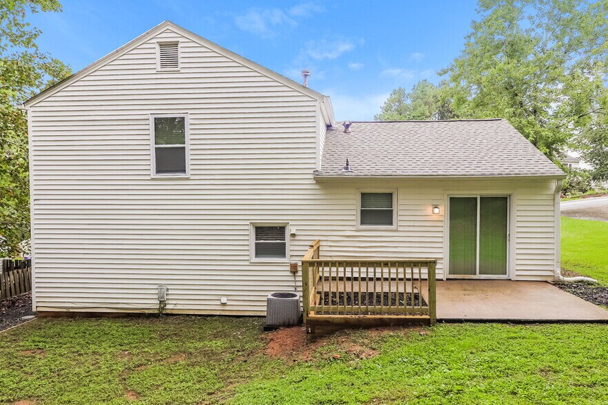 Building Photo - 876 Highland Terrace NE