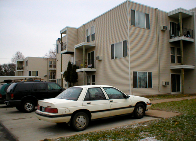 Building Photo - 109 Birch St N