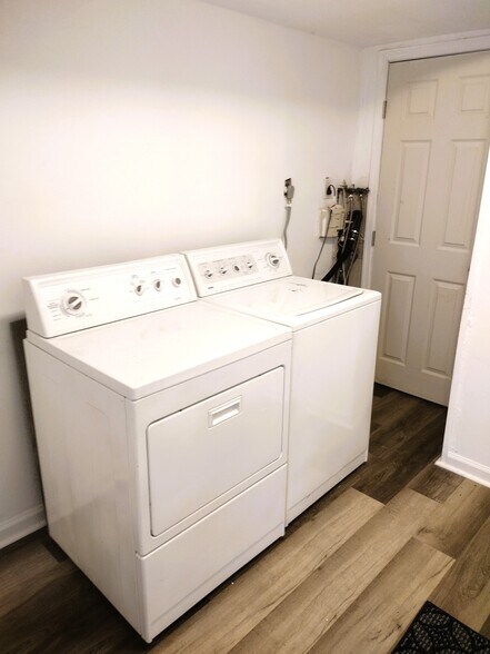 Building Photo - 9578 Landbreeze Row