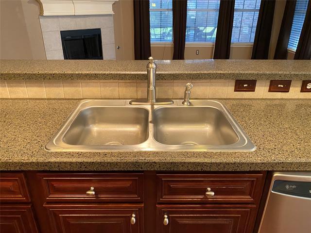 Building Photo - 207 Colonial Ln