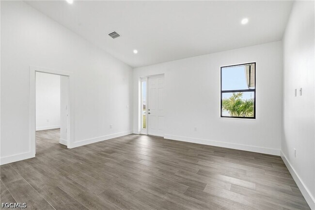 Building Photo - 1431 NW 17th Ave