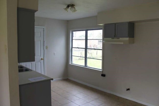 Building Photo - 5715 Belmark St