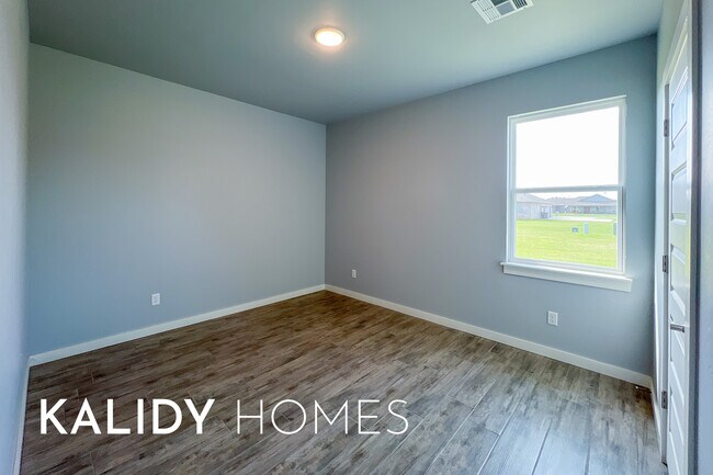 Building Photo - 12624 E Hefner Rd