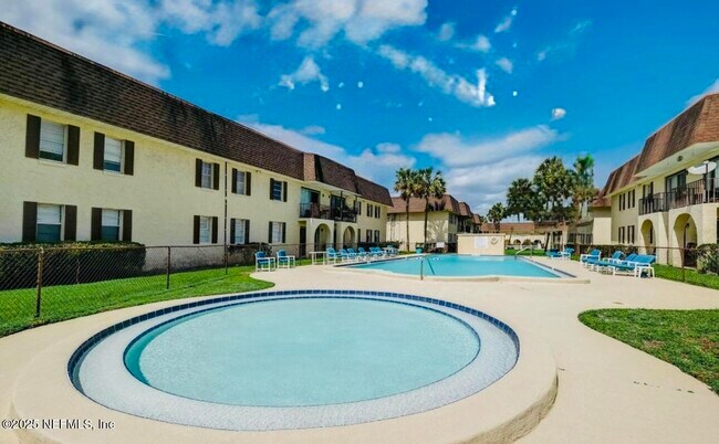 Building Photo - 1540 El Prado Rd