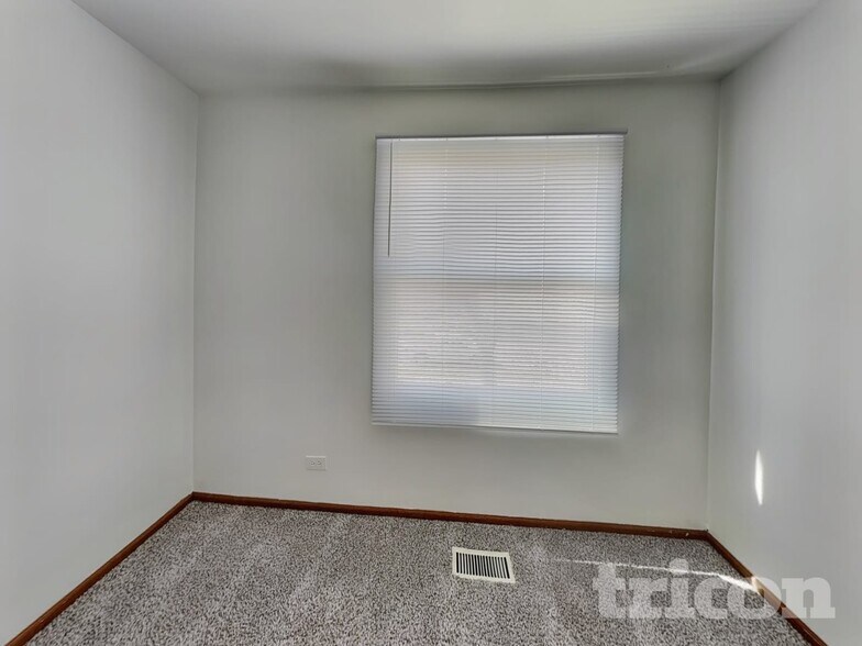 Building Photo - 1419 Farrington Ln
