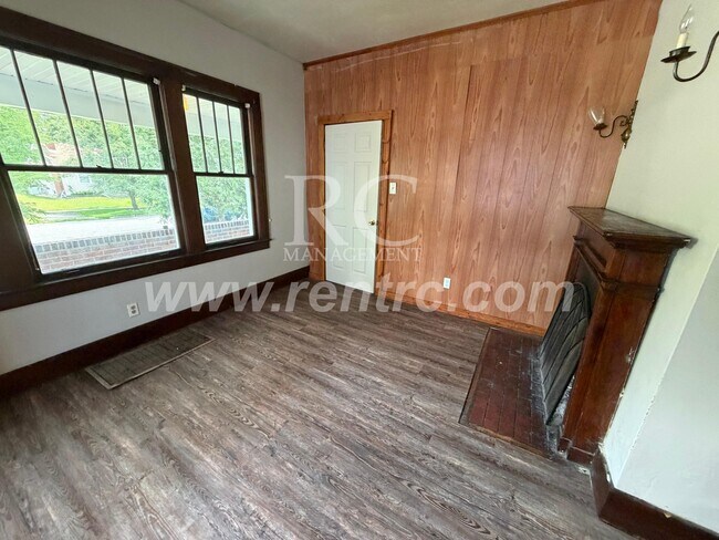 Building Photo - 1210 Sherman-