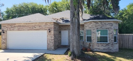 Building Photo - 6107 W 1st Manor