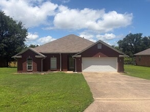 Building Photo - 3 Bedroom and 2 Bathroom House