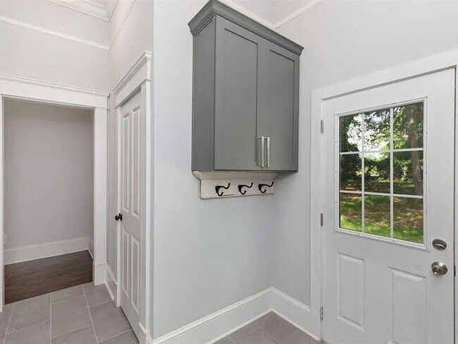 Building Photo - 632 Grady Pl SW