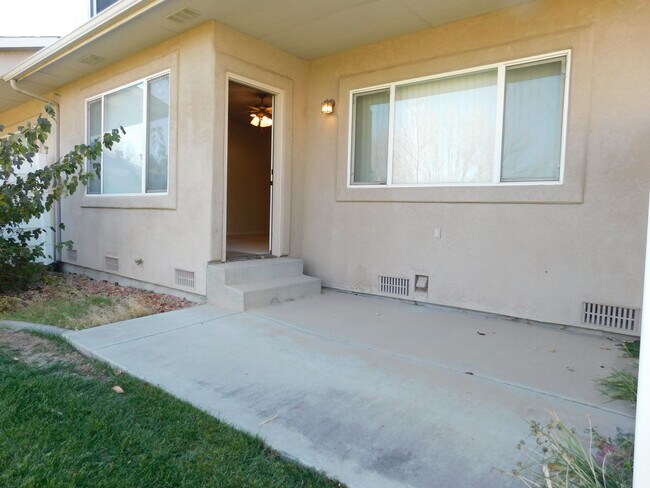 Building Photo - Quiet Neighborhood!