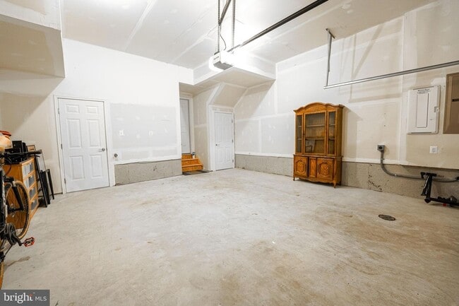 Building Photo - 2056 Alder Ln