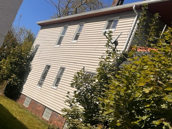 Building Photo - 2990 E 111th St