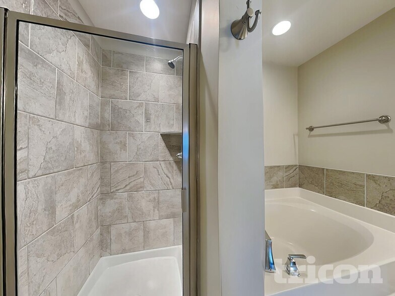 Building Photo - 406 Riverwood Ct