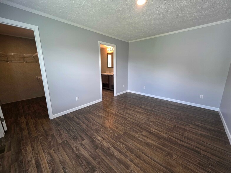 Building Photo - 3610 Pinoak St
