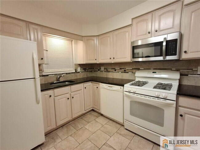 Building Photo - 363 Cranbury Rd