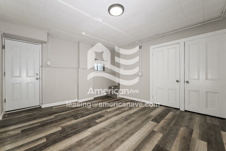 Building Photo - 1009 Woods Run Ave