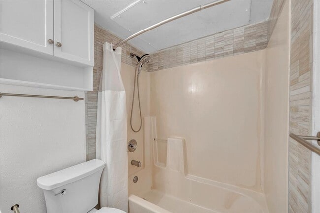 Building Photo - 108 Hillside Cove