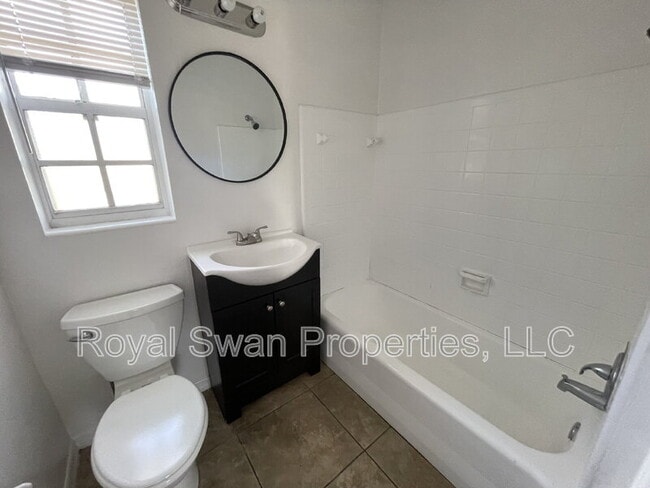 Building Photo - 1036 Woodland Ave