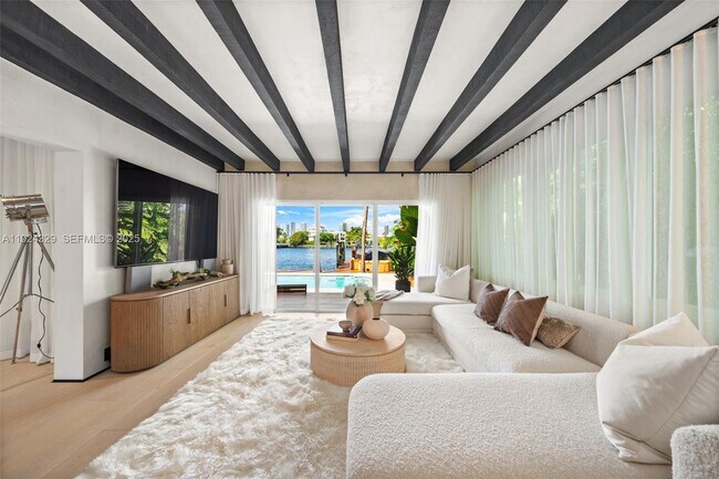 Building Photo - 244 W San Marino Dr