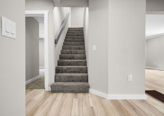 Building Photo - FIRST MONTHS RENT IS FREE! Beautiful remodeled home in Bolivar located near the square! 3 bedroom...