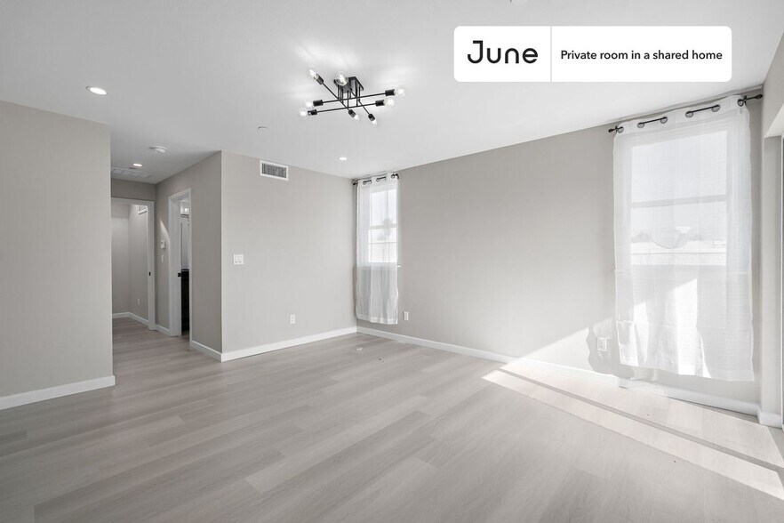 Building Photo - Room in Shared 5 bed/5 bath home
