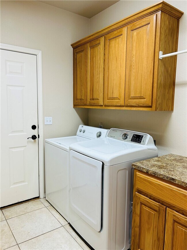 Building Photo - 15 Mills Dr