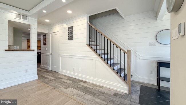 Building Photo - 10 Cedarbrook Dr