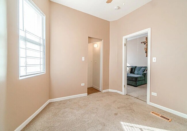 Building Photo - 1144 W 68th St