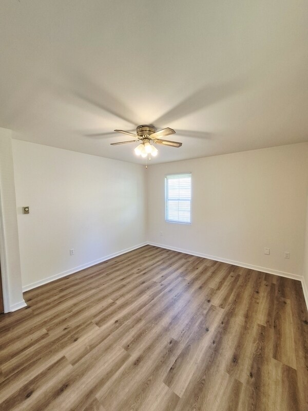 Building Photo - 1412 Blair St