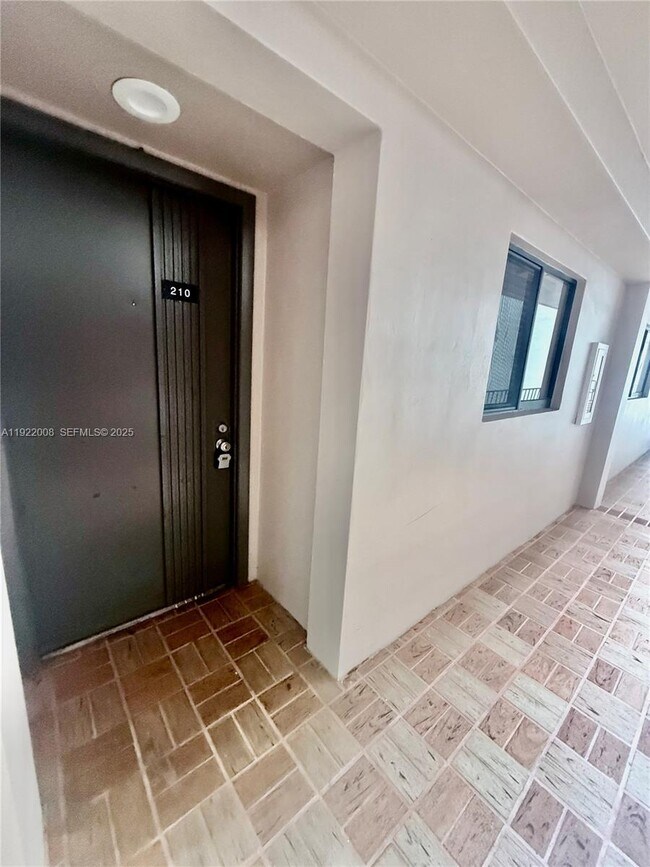 Building Photo - 8760 SW 133rd Avenue Rd