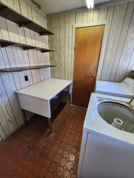 Building Photo - 4709 E Seneca St