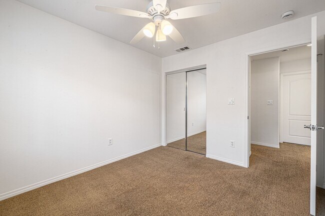 Building Photo - 3-Bedroom Townhome in Gated Bay Harbor – A...