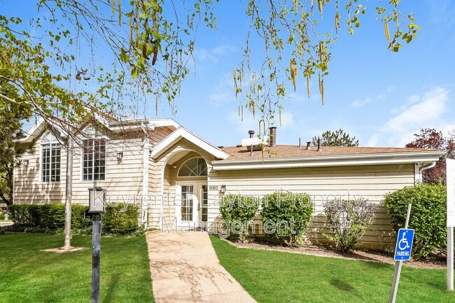 Building Photo - 650 S Main St