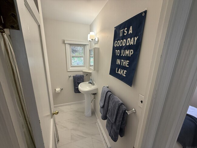 Building Photo - 11 Bogus Hill Rd