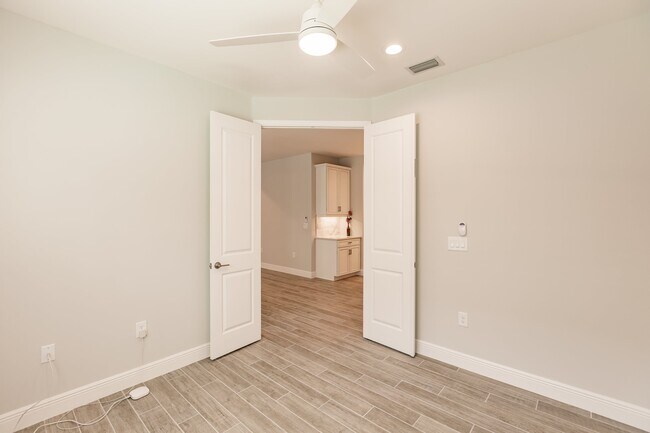 Building Photo - 11651 Solano Dr