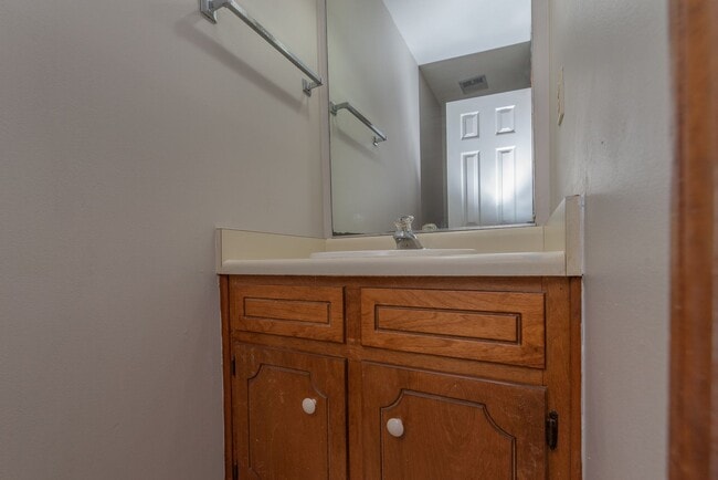 Building Photo - 3 Bed/2.5 Bath House for Rent in Martinez w/ Garage & Fenced Back Yard