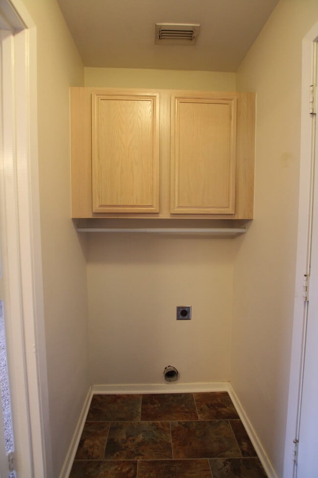 Building Photo - COMING SOON-Spacious 3 Bedroom in Whitehouse!