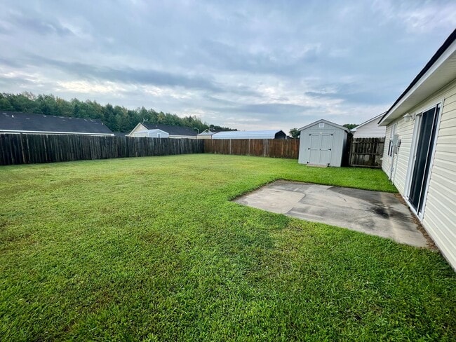 Building Photo - Available Now! 3 Bed, 2 Bath Ranch in the ...