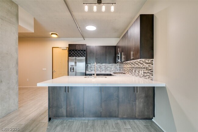 Building Photo - 353 E Bonneville Ave