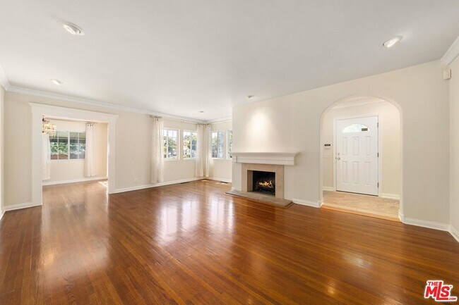 Building Photo - 245 25th St