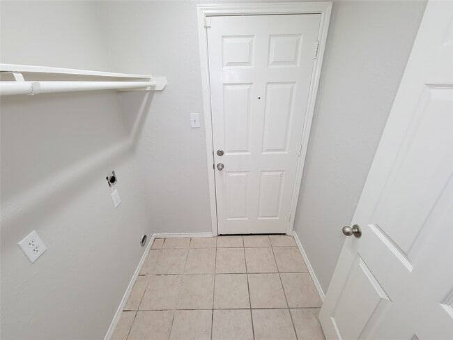 Building Photo - 7438 Fox Knoll Ln