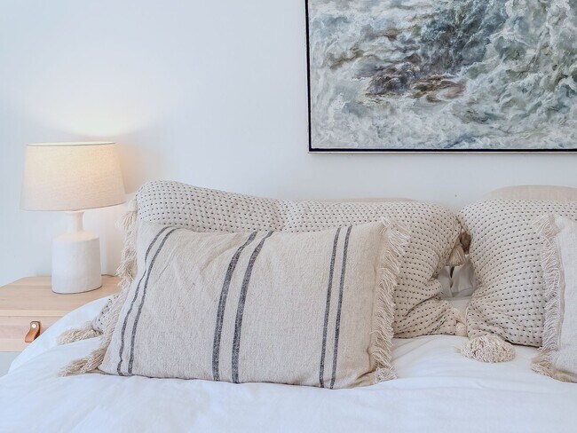 Building Photo - 4954 Dolphin Way