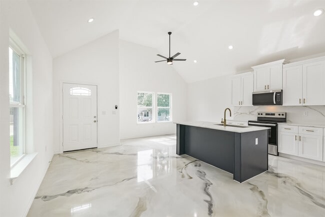 Building Photo - 16922 W Forrestal